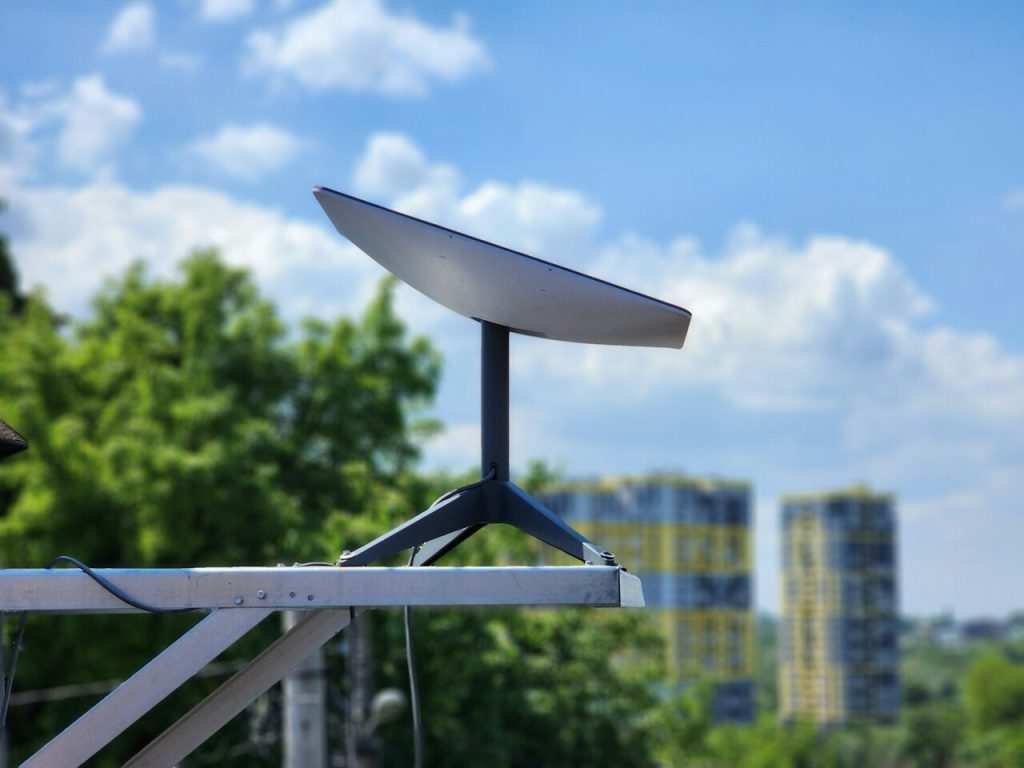 SpaceX Is Acquiring Low-Band Spectrum to Expand Starlink Mobile