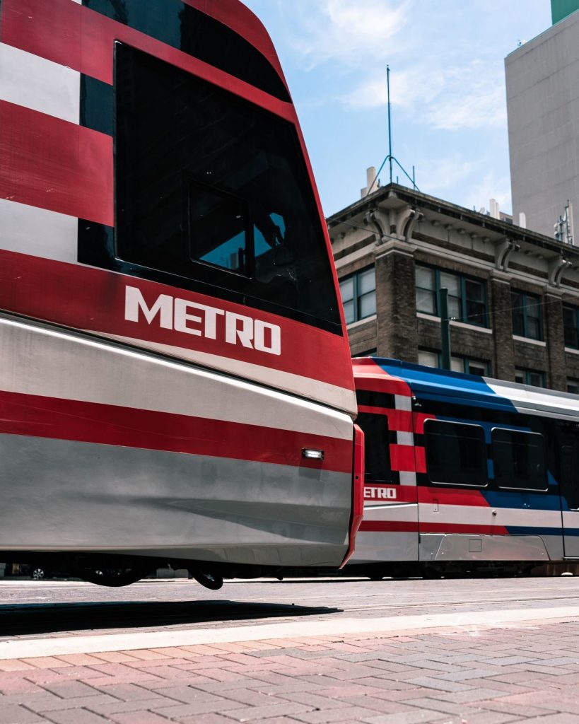 Metro Micro Helps Riders Reach Transit Centers, Shops and Everyday Destinations