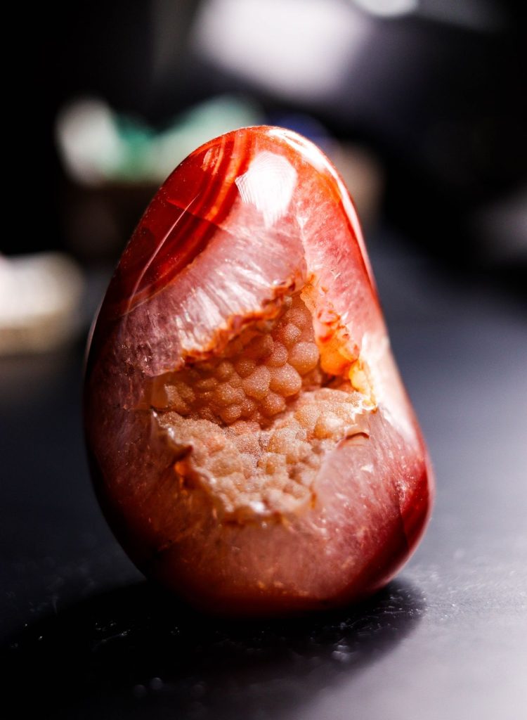 Red, Orange, and Yellow Bands Can Reveal a Lake Superior Agate
