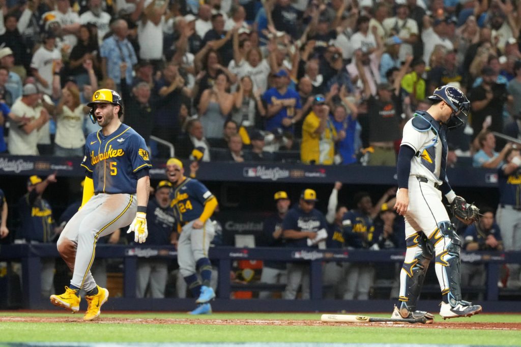 Milwaukee Collected 16 Hits Without Hitting a Home Run