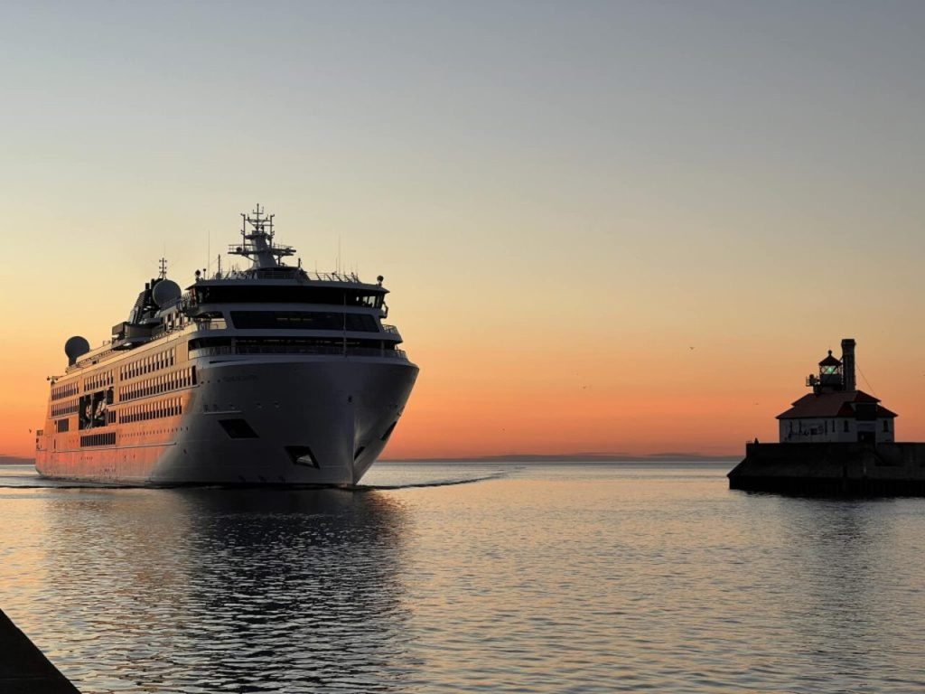 Harbor Cruises Bring You Closer to Duluth’s Working Port