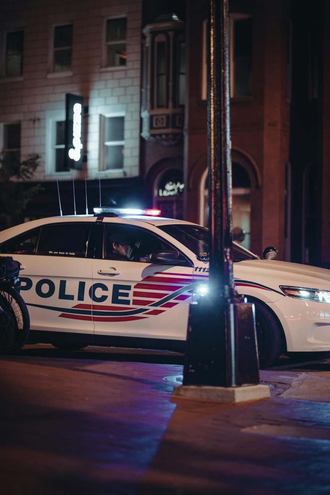 Suspect in custody after shots fired at deputies serving arrest warrant in Minneapolis Suspect in custody after shots fired at deputies serving arrest warrant in Minneapolis