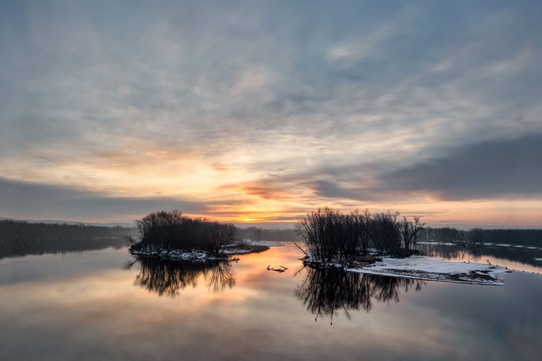 Minnesota’s Waters Flow in Three Different Directions. 6 Facts Behind the State’s Unusual Geography Minnesota’s Waters Flow in Three Different Directions