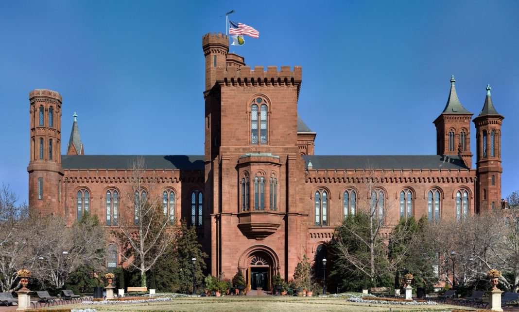 More Than 50 Artists’ Books Just Went on Display at the Smithsonian. Here Are 7 to Know Smithsonian